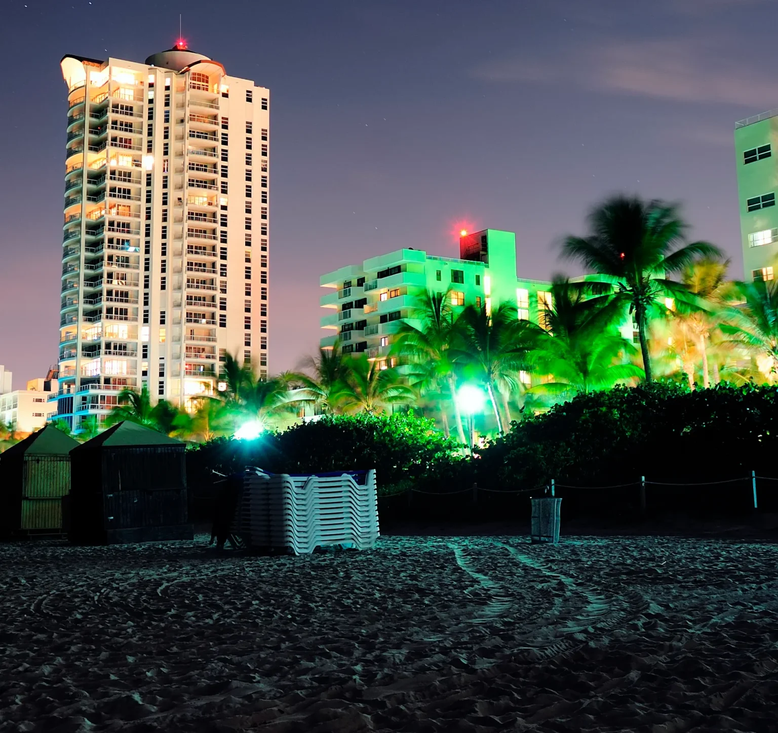 Hotel de lujo en Palm Beach Florida de noche — Team Plus empleos hoteleros West Palm Beach